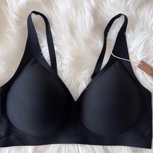NWT Celeste d’or Curve Deep V Push-Up Seamless Wireless in black